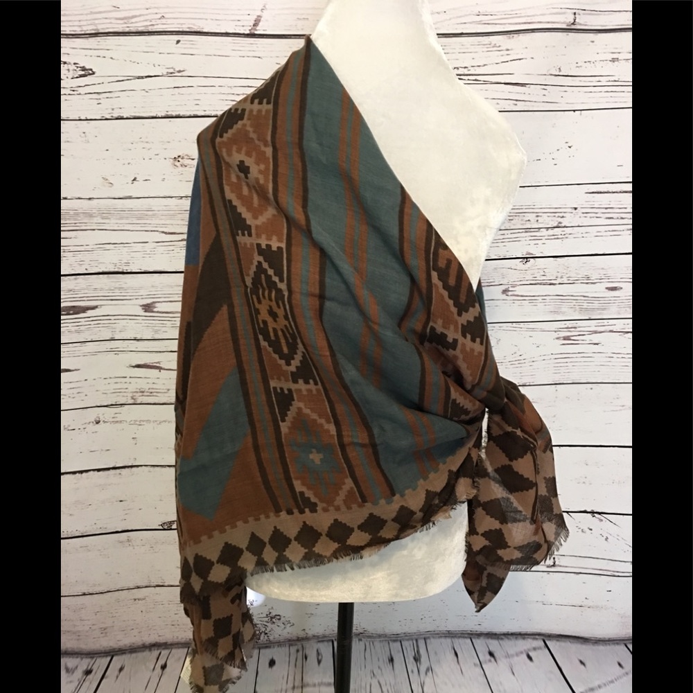 NWT Beautiful Earth Toned Scarf/Wrap